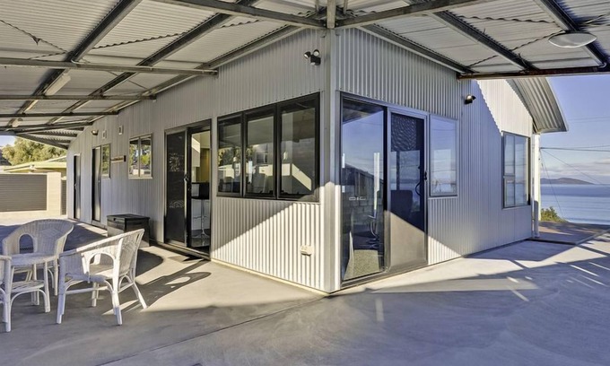 Dodges Ferry House | Park Beach Retreat - Ideal for couples