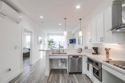 University Heights Apartment | Park Blvd Paradise 303 - King Bed with a Private Spa