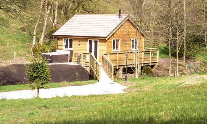 Knott End-on-Sea Cottage | PARK BROOK RETREAT, romantic, with hot tub in Scorton