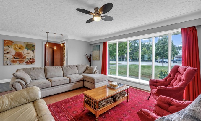 Leamington Apartment | Park Bungalow #4 - Seacliff Beach Suites