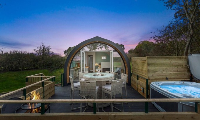 Stanley Common Apartment | Park Hall Glamping Pods