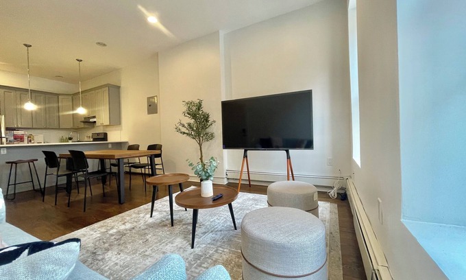 Harsimus Cove Apartment | Park Hamilton House - 3BR Modern Brownstone Apt Prime Location Mins to NYC