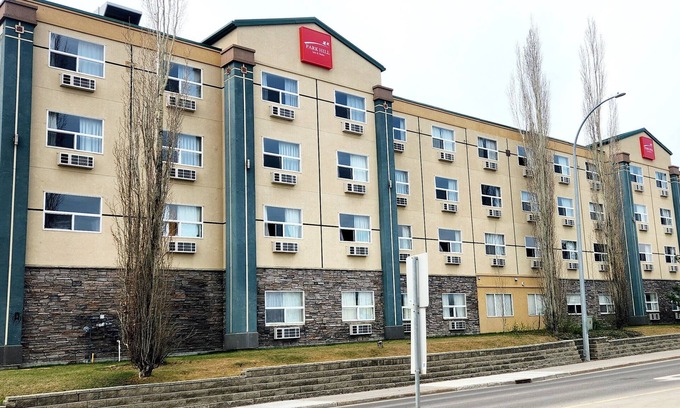 Red Deer Hotel | Park Hill Inn & Suites