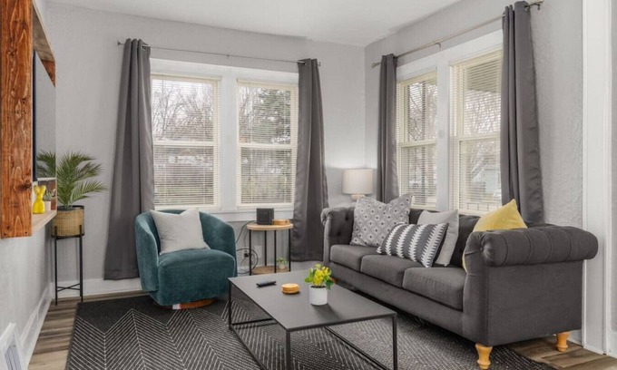 East Peoria House | Park · Land on Park Avenue then Pass Go- 3bed 1bath Home