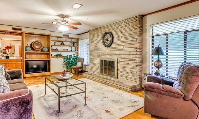 Central Oklahoma City House | Park Manor- mins to all OKC has to offer!