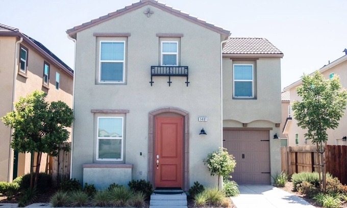 Clovis House | Park place, cozy 3 bedroom home near National Parks