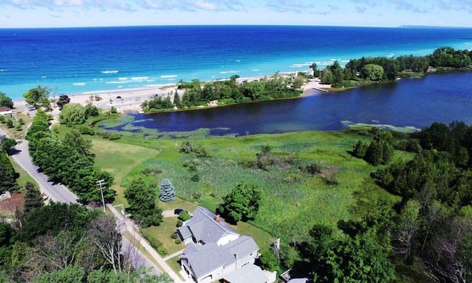 Empire House | Park Place Empire Beach Best location in town