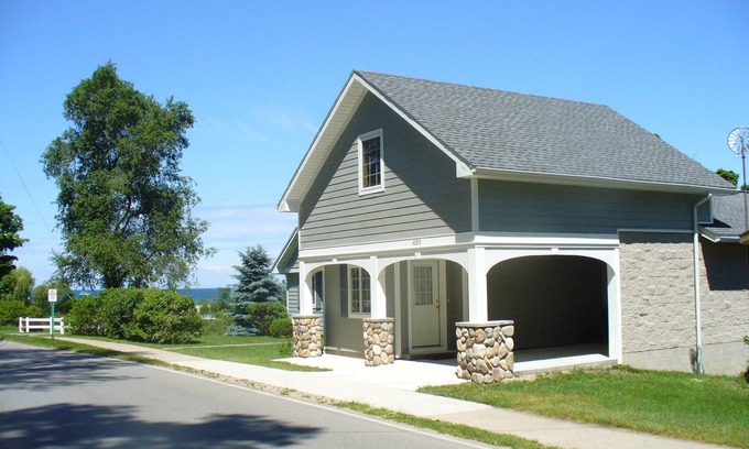 Empire House | Park Place Guest House 600 feet from Lake Michigan Beach