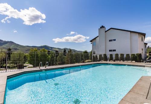 Chelan Apartment | Park Pointe: City Sights Chalet (A204)