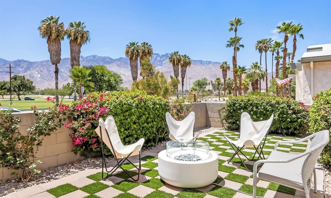 Downtown Palm Springs House | Park View Bungalow - Beautiful remodel in Demuth Park