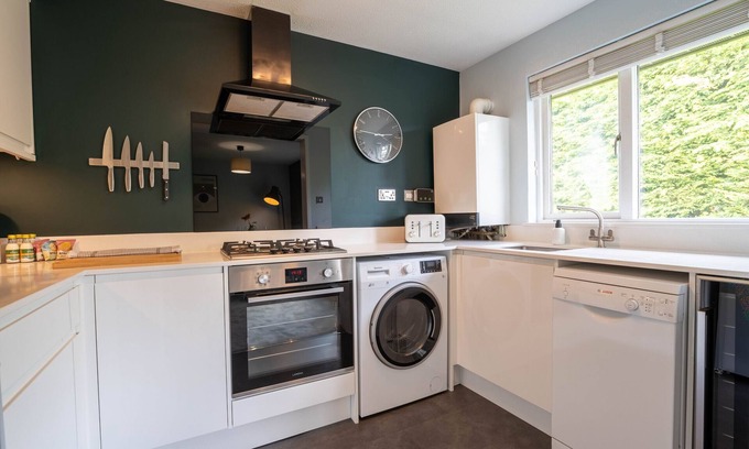 Salfords Apartment | Park View