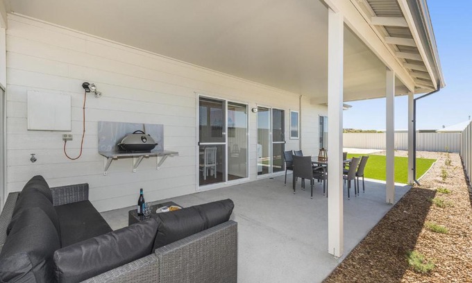 Lancelin House | Park View - Great family holiday house Pet Friendly