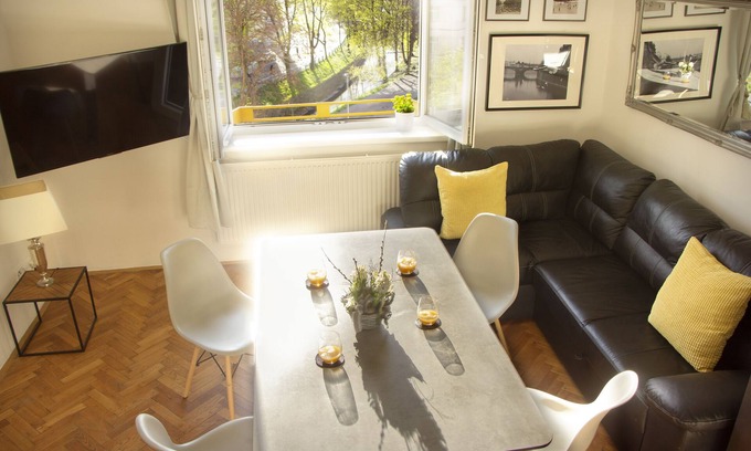 Vysehrad Condo | Park view/Netflix/Balcony/Coffee/Breakfast/Board Games/Books