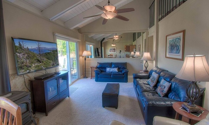 Lake Forest Condo | Park View Paradise 3 Bedroom Condo by RedAwning