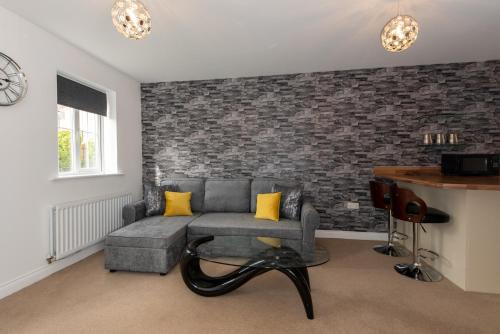 Billingham Apartment | Park View - Stunning 2 bedroom house, both en-suite, 2 parking