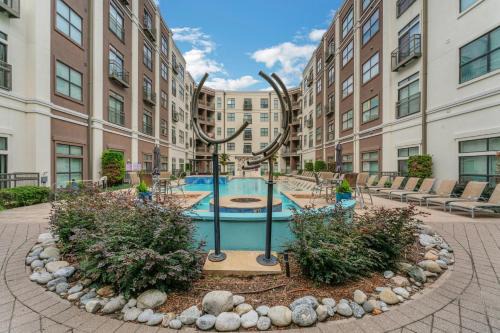 Oak Lawn Apartment | Park West 223 1br Apartment I Wd I Parking