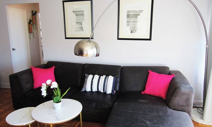 Parkdale Hotel | Parkdale Pad nA close walk to BudStage & the Waterfront.nPet friendly!