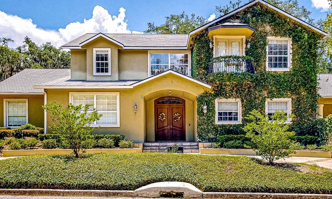 Historic District House | Parke Place - Main House and Guesthouse | Estate in Ocala