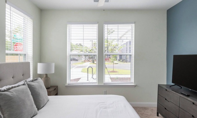Wilmington Apartment | ParkerLeland 2BD 12 - Two Bedroom Apartment, Sleeps 4