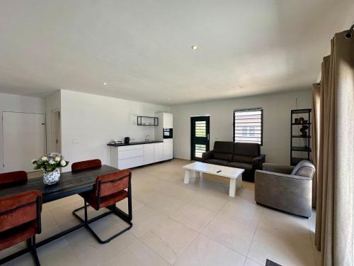 Grote Berg Apartment | Parkiet Apartment - Regal Rentals Curacao
