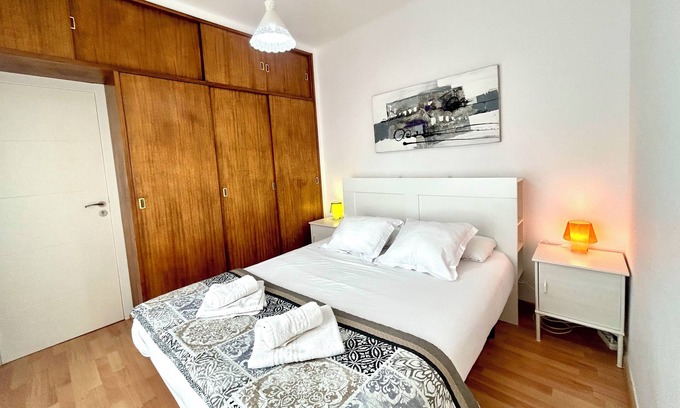 Navas Apartment | Parking available. Pets accepted. Subway nearby. Near the Sagrada Familia