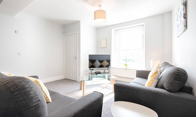 Landore House | Parking Private, Garden, Walk to Swansea Stadium