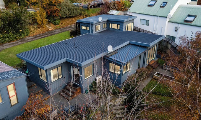 Christchurch House | Parklands Oasis - Christchurch Holiday Home