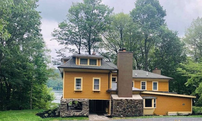 Branchport House | ParkPlaceKeuka FingerLakes: Fab Lake Views,HikingTrails w/TeaHouse on Waterfall!