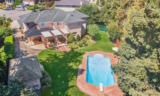 South Central House | Parkside 2 Bedroom 2 Bathroom