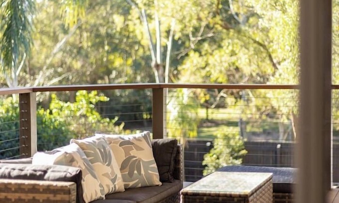 Carindale House | Parkside 5-beds Villa with Meeting Room @Carindale