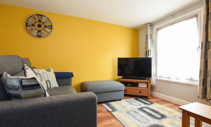 Gosport House | Parkside Haven | 2BR w/Off-Road Parking
