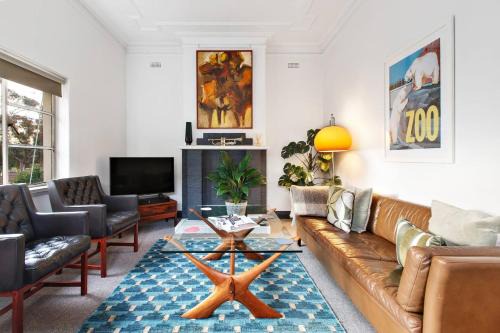 Parkville Apartment | Parkside Hideaway - Beautiful Art Deco near Zoo