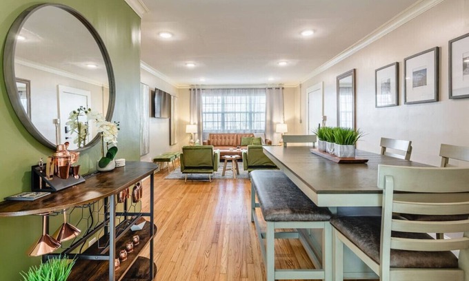 Midtown Condo | *Parkside KING SUITE in Midtown with FREE parking*