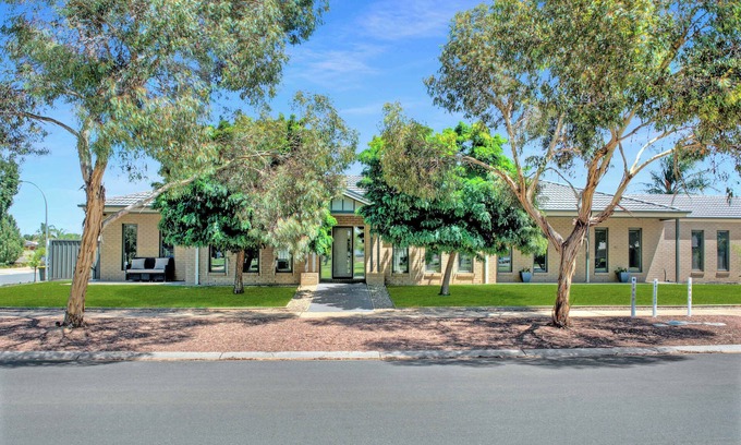 Moama House | Parkview - Echuca Holiday Homes