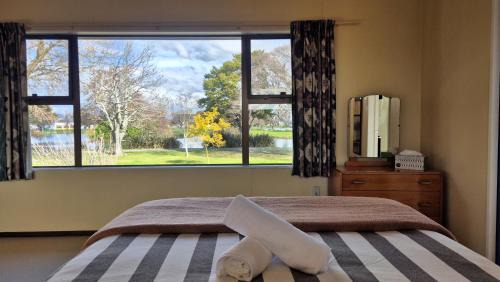 Napier House | Parkview Retreat- 3 Bedrooms and 3 Bathrooms