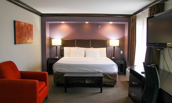 Manhattan Hotel | Parkwood Inn & Suites