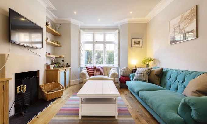 Gospel Oak House | Parliament Hill Townhouse, by Veeve