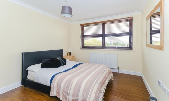 Slough Apartment | Parliament House