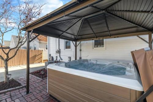 Parma House | Parma Home w/Hot Tub and Arcade room!