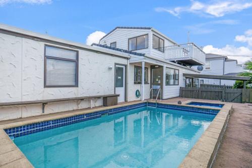 Parnell House | Parnell Home with Pool, Parking and Rangitoto View