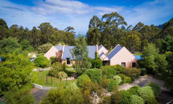 Kingborough Apartment | Parnella Kettering