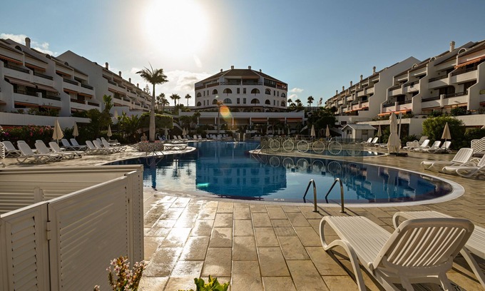 El Madronal Apartment | Parque Santiago 1-2 bed 2 bath-sea front-Pool view. step free access.