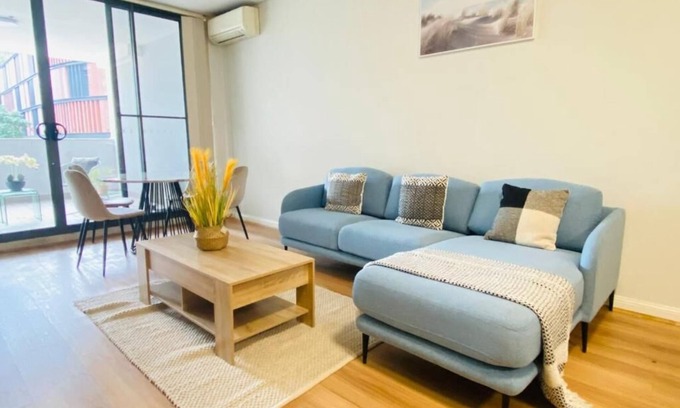 Parramatta Apartment | Parramatta fabulous 3-bedroom near train light rail & shop center