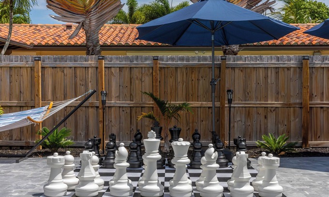 Garden Isles House | Parrot Paradise Retreat Pool Giant Chess
