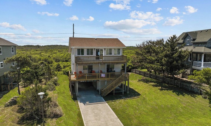 South Nags Head House | Parrothead Inn 4 Bedroom 2 Bath Semi-Oceanfront Home in Nags Head