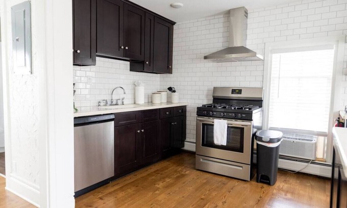 Clarkston Condo | Parsonage and Main Street Suite - Millpond Inn
