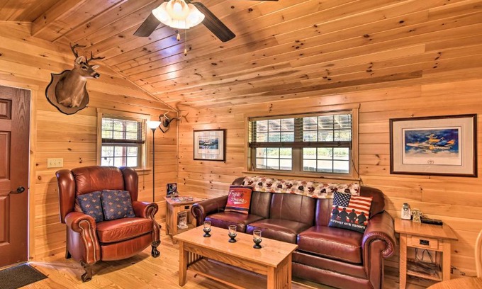 St George House | Parsons Cabin with Fire Pit and River Access!