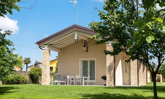 Oriago House | "Particolari del Brenta" - Daniela accommodation - Comfortable house with garden in Venice