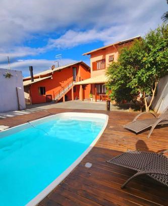 Pinheira House | Partiu Praia SC- Piscina, Ar condicionado, wi-fi, duas quadras da praia e centrinho