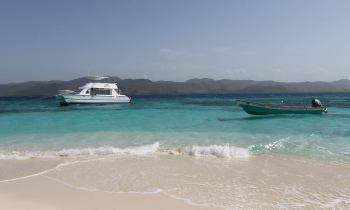 Los Cerros Boat Rental | Party boat catamaran
